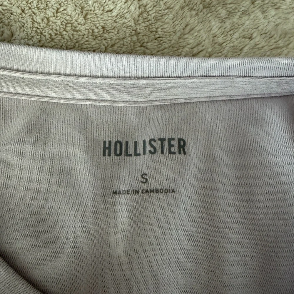 Hollister Women's Light Pink Crewneck Short Sleeve Tee - Picture 3 of 3